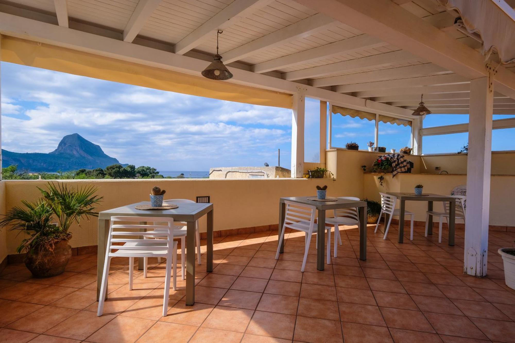 Cala Di Ponente Hotel Castelluzzo Exterior photo